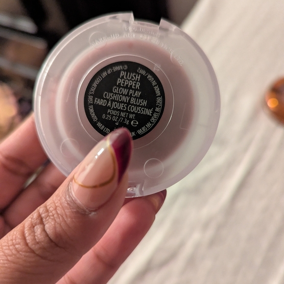 MAC Cosmetics Glow Play Cushiony  Blush in Plushed Pepper - Picture 3 of 7